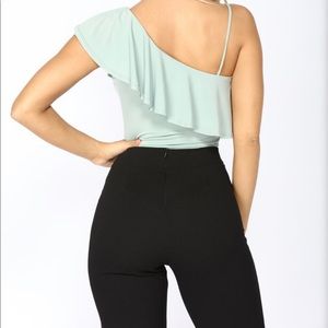 One shoulder blouse 💚